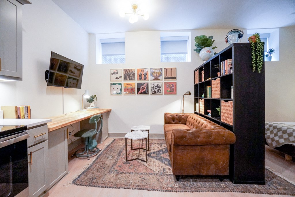 living room with built-in desk in 1st floor studio apartment at Myers Medical Lofts