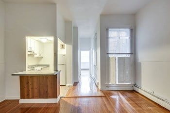 2719 - 2733 N CHARLES ST Studio-3 Beds Apartment for Rent - Photo Gallery 6