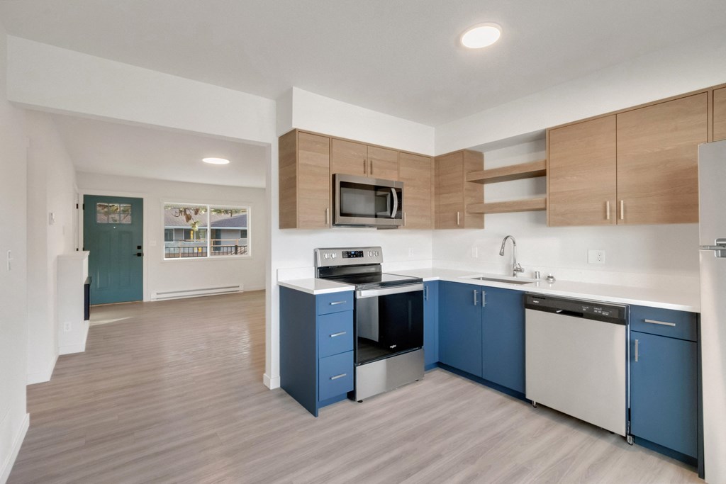 the preserve at ballantyne commons apartment kitchen and living room