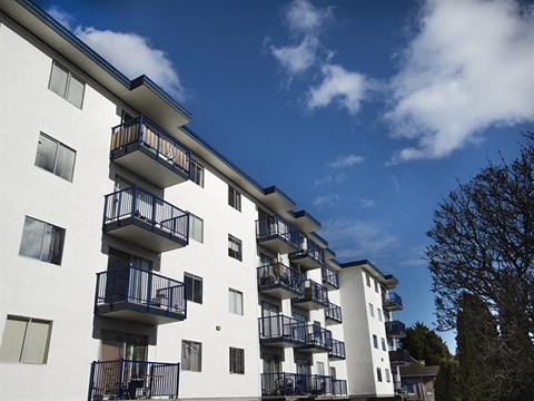 a picture of an apartment building