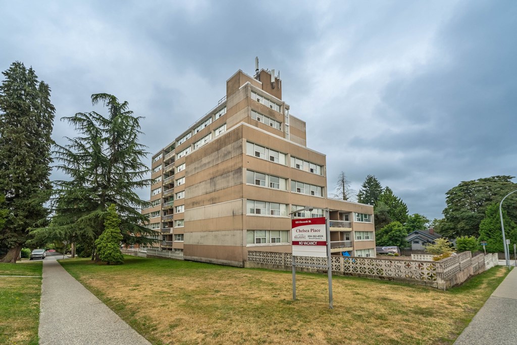 A tall building with a sign that says "Campus Plaza" in front of it.