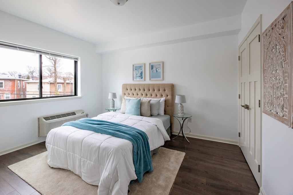 1 Bedroom + Den - Bedroom 1 Bedroom + Den