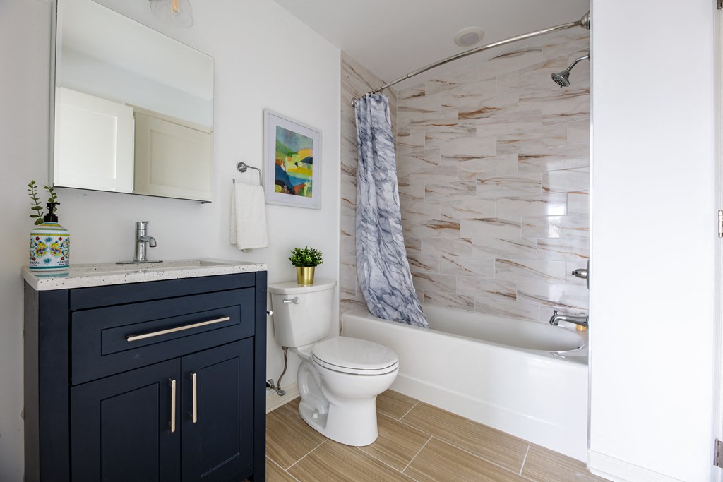 Modern Bath with High-end Finishes