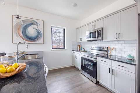 370 West Johnson Street 1-2 Beds Apartment for Rent - Photo Gallery 22