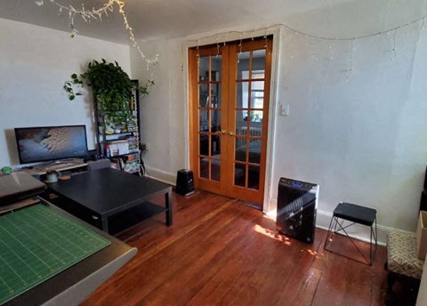 440 Leverington Avenue Studio-1 Bed Apartment for Rent - Photo Gallery