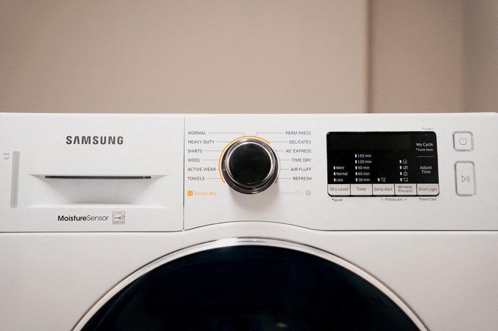 a white samsung washing machine in a laundromat