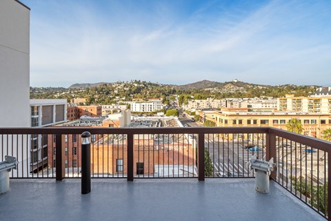 1675 N. Western Ave 1-2 Beds Apartment for Rent