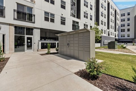 1600 Indianola Ave 3 Beds Apartment for Rent