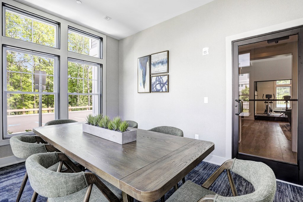 the residence on lamar apartment dining room with table and chairs