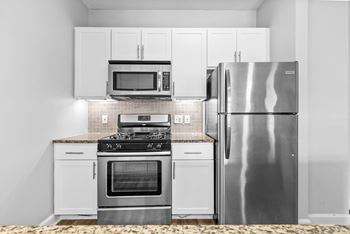 Kitchen Appliances at Harbor Pointe, Bayonne, NJ