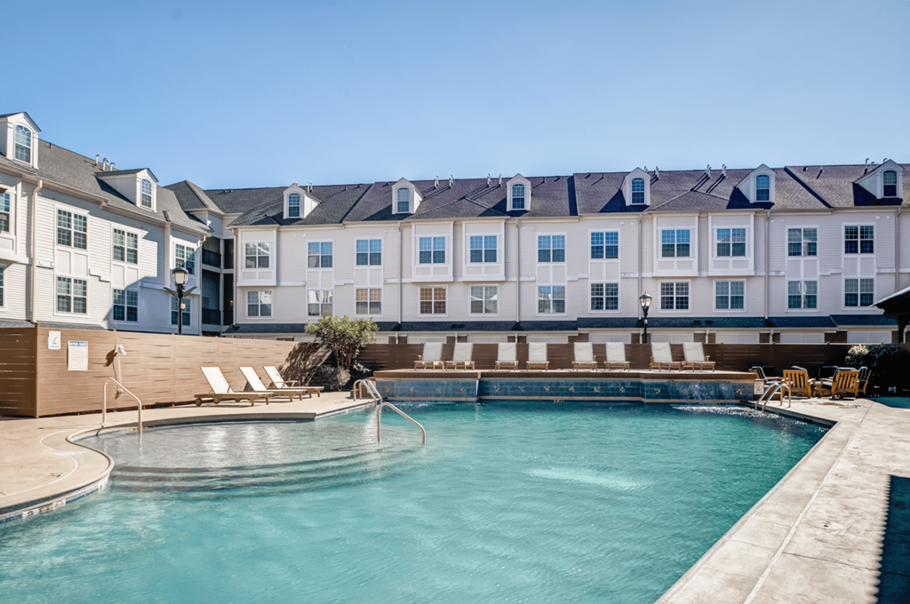 our apartments offer a swimming pool at Harbor Pointe, New Jersey