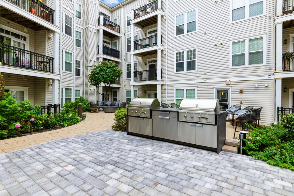 our apartments offer a patio at Metro 303, Hempstead, NY