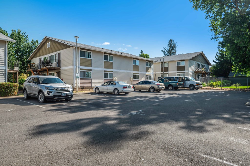 Candlewood Apartments Forest Grove, OR Parking Lot