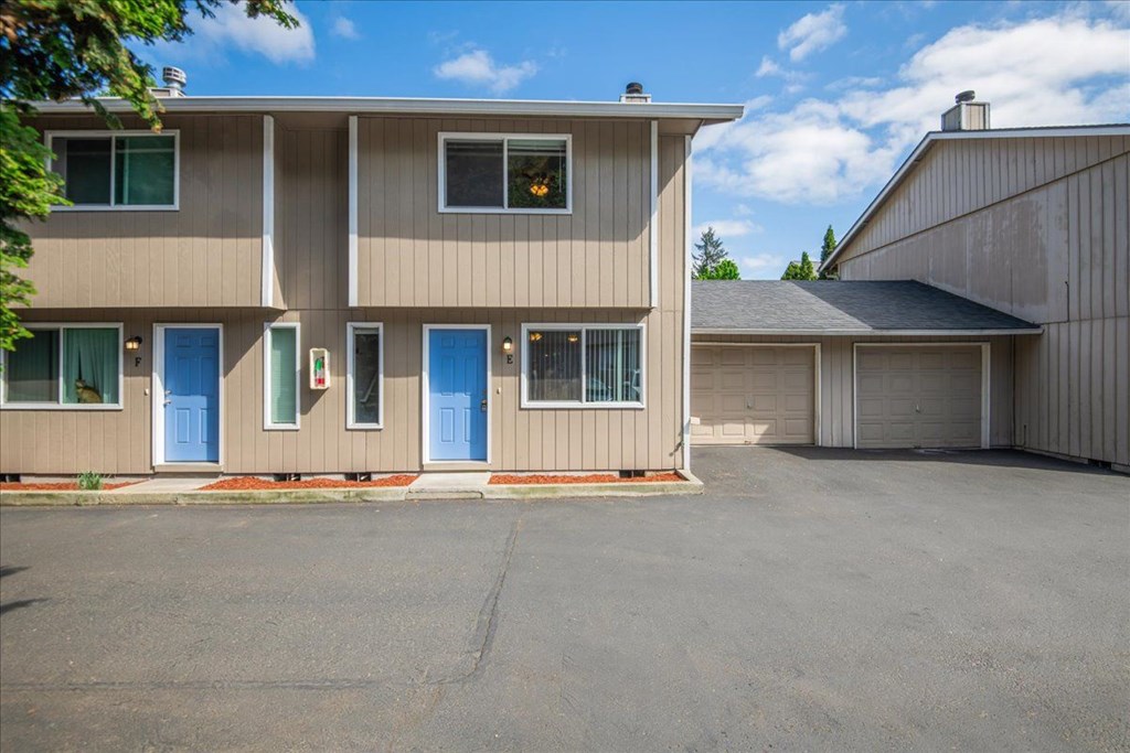 Lincoln Townhomes Exterior