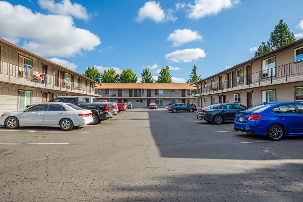 Island Park Apartments Parking Lot