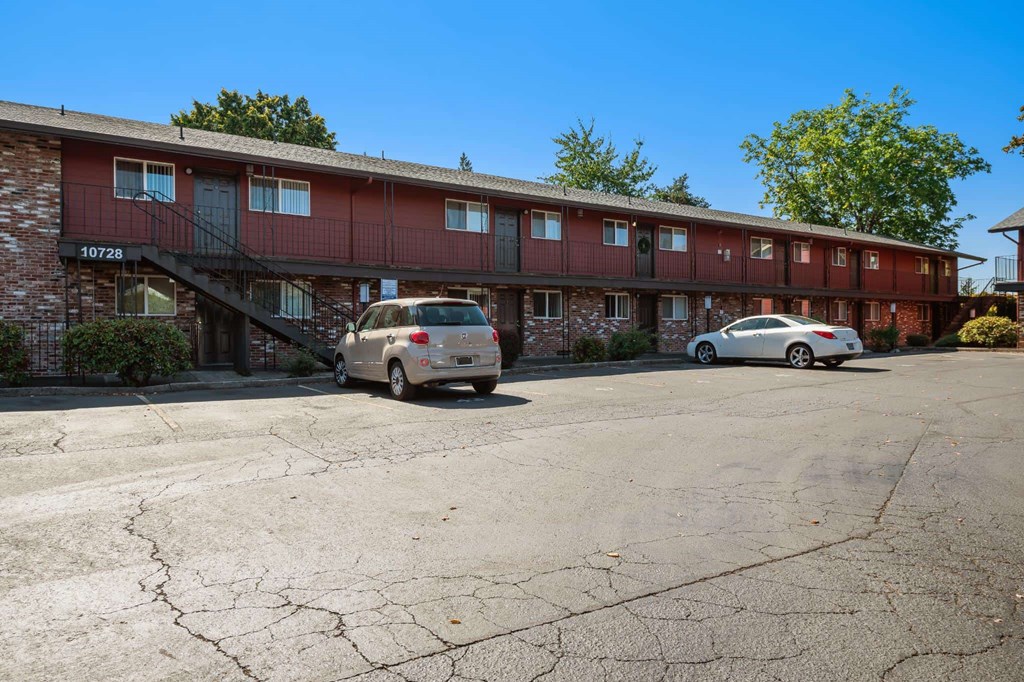 Colonial Village Apartments Exterior