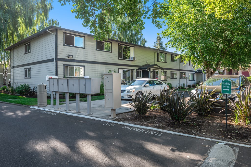Country Meadows Estate Building exterior and mailboxes