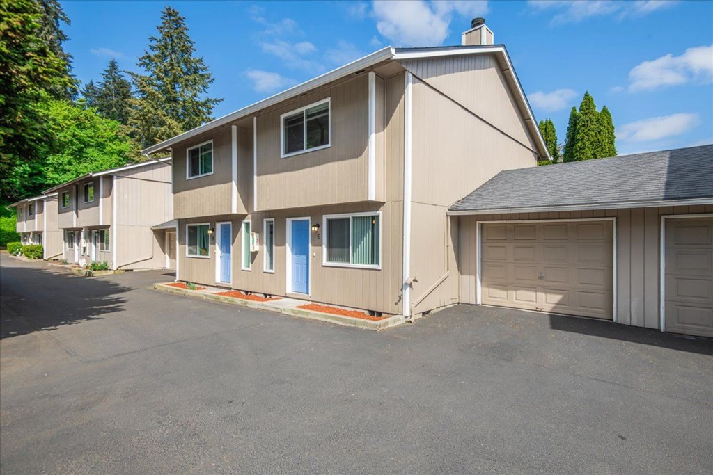 Lincoln Townhomes Exterior