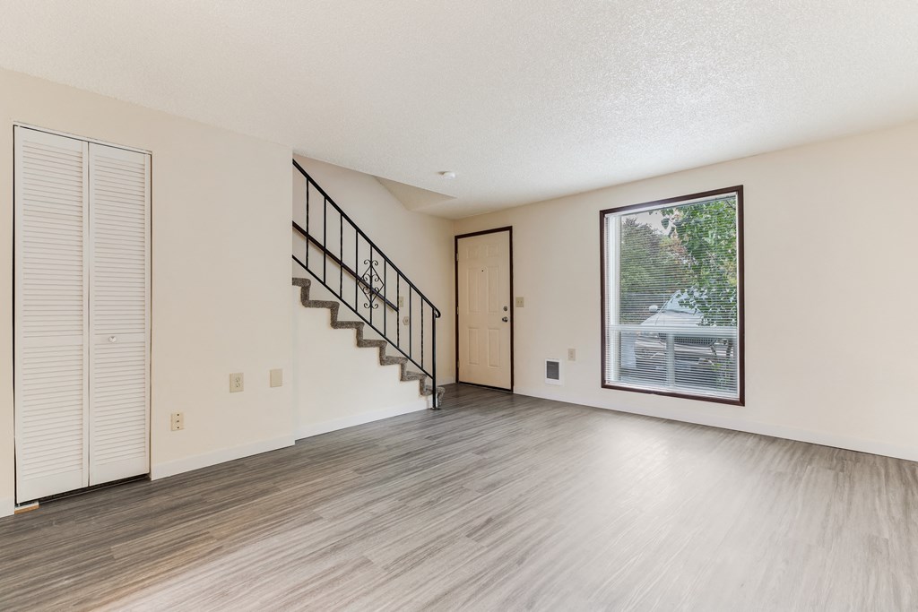 Lake Road Courtyard Apartments
