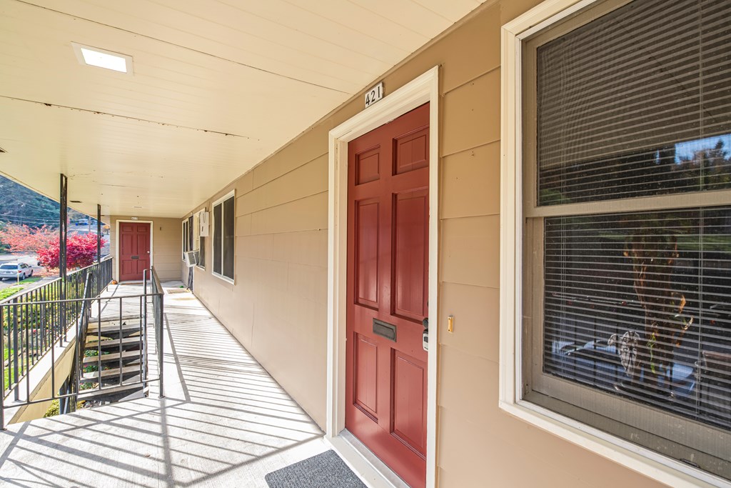 Monroe Manor Apartments red door