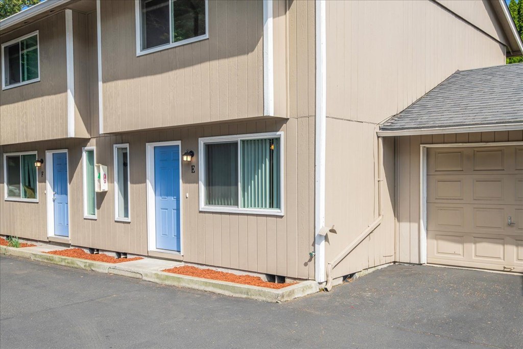 Lincoln Townhomes Exterior
