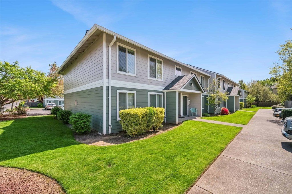 Bristol Court Building Exterior and lawn