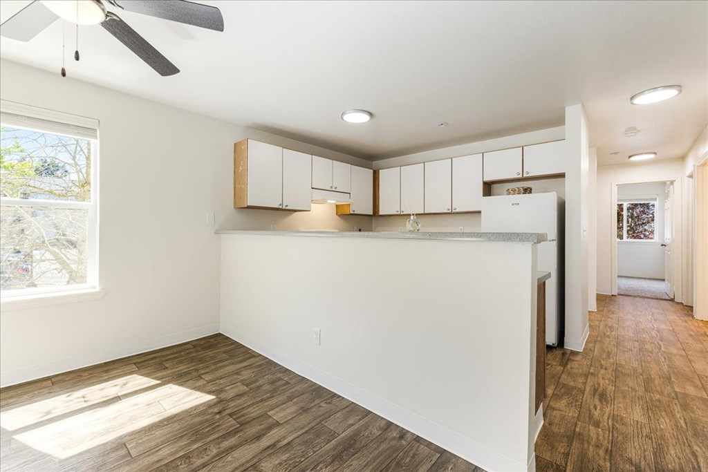 Farisswood Apartments Dining Area with Kitchen View