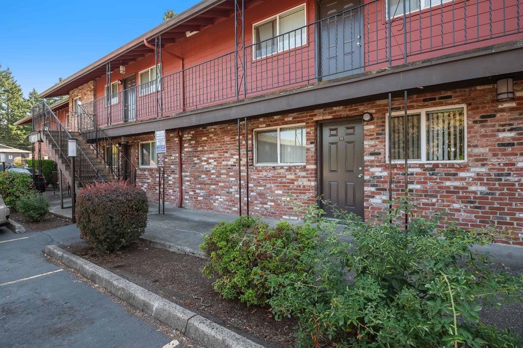 Colonial Village Apartments Exterior