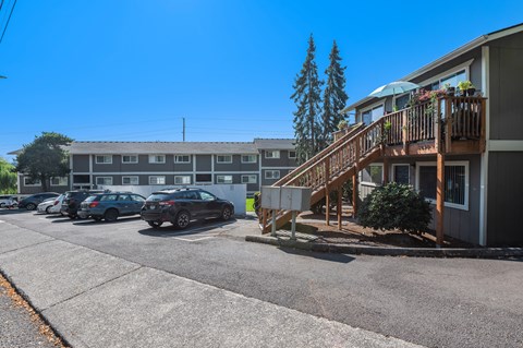 Crestwood Court Portland, OR Apartments