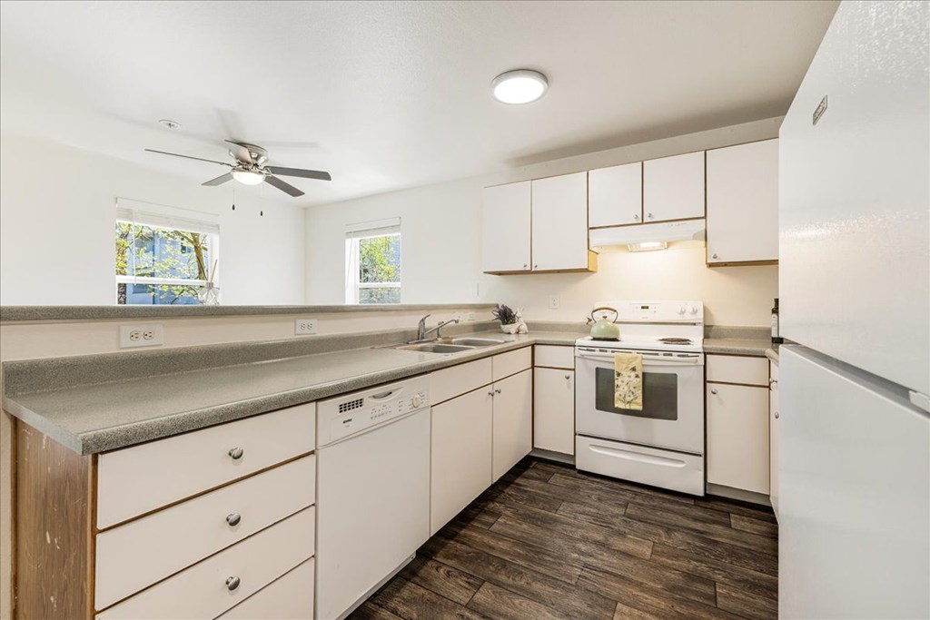 Farisswood Apartments Kitchen