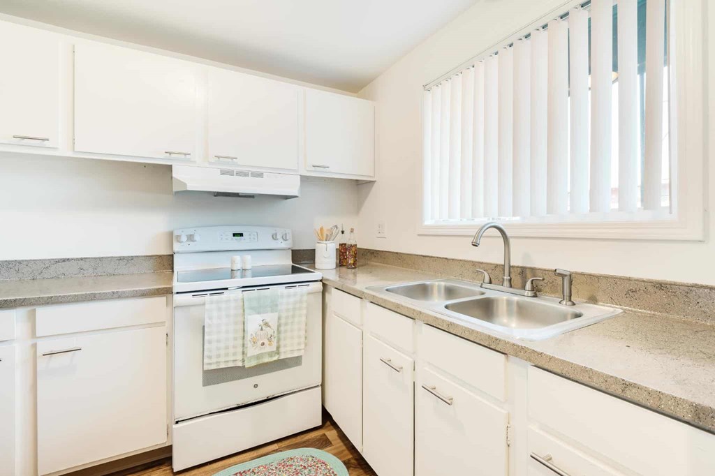 Colonial Village Apartments Kitchen