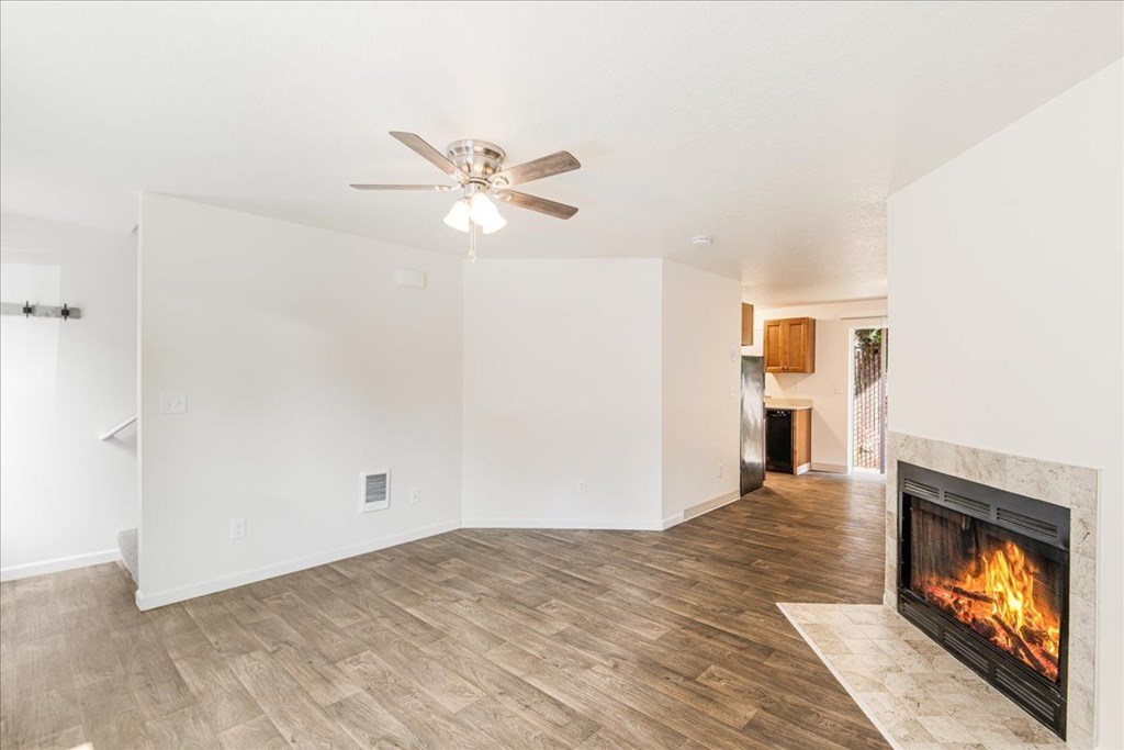 Lincoln Townhomes Living Room