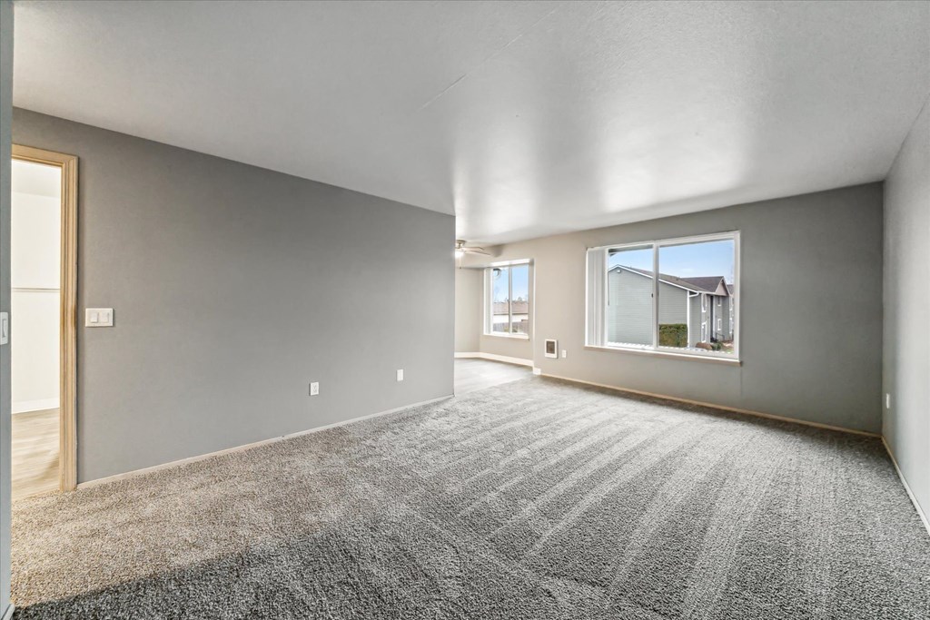 Oak Park Village Apartments Living Room