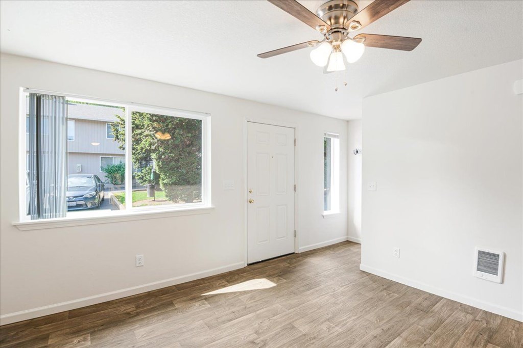 Lincoln Townhomes Living Room