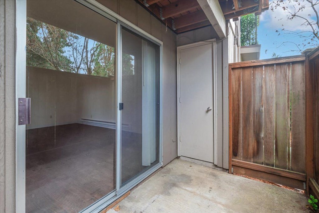 Laurel Park Apartments Patio