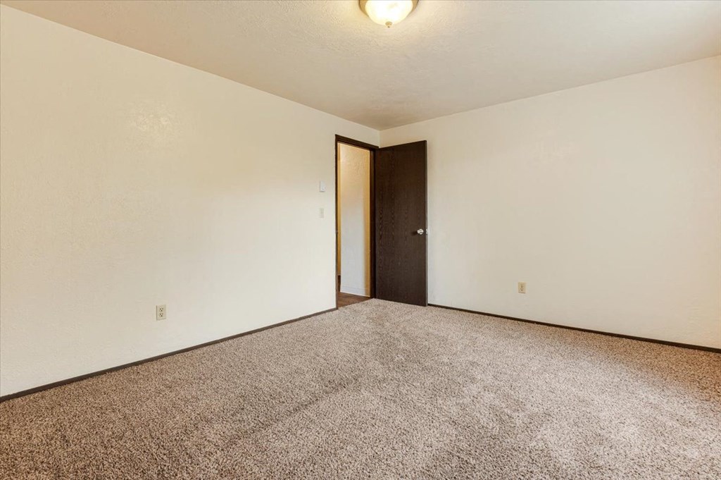 Laurel Park Apartments Bedroom