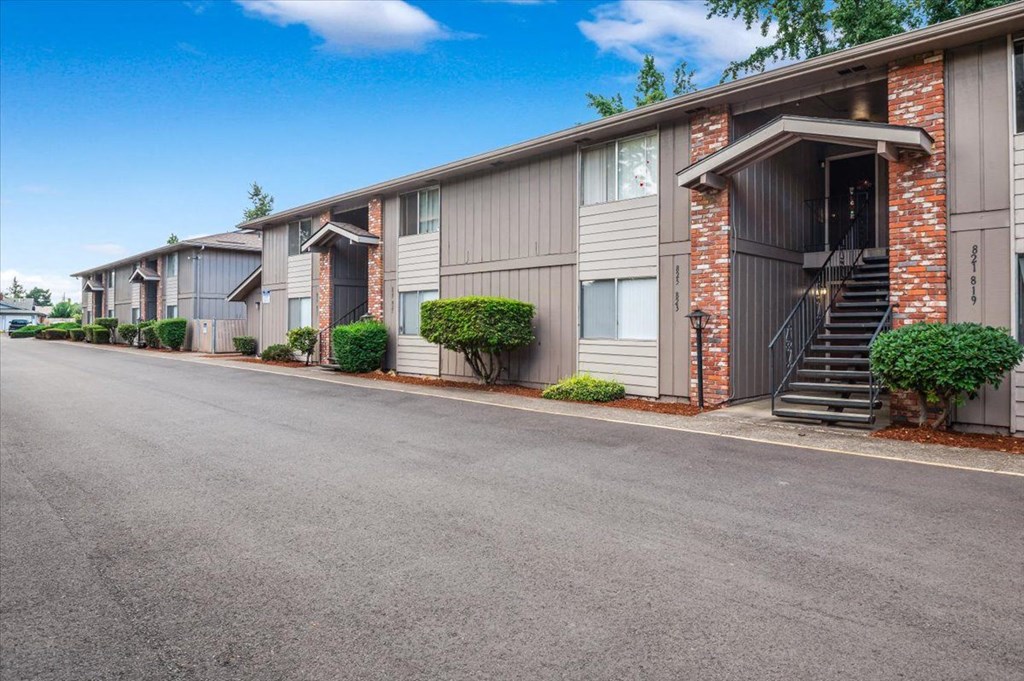 Laurel Park Apartments Parking Lot