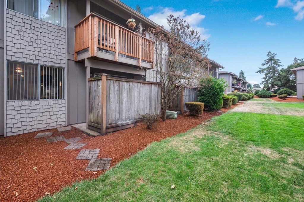 Laurel Park Apartments Balcony