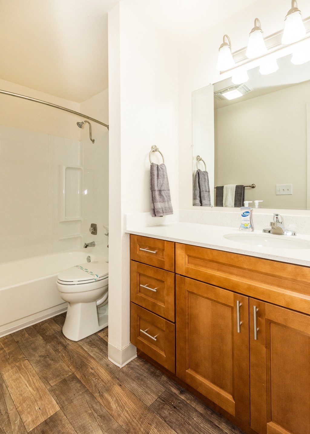 Creekside Commons Apartments Bathroom