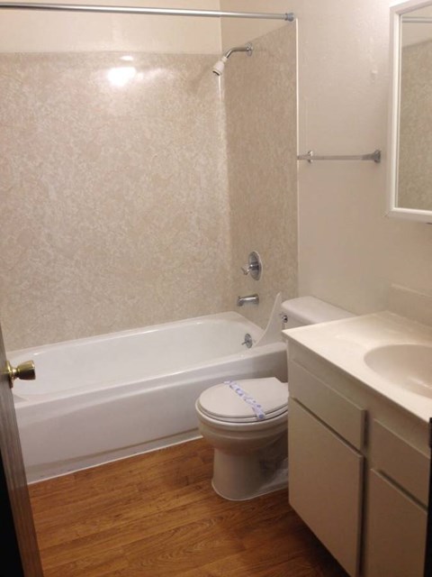 Bathroom Carleton Terrace Apartments