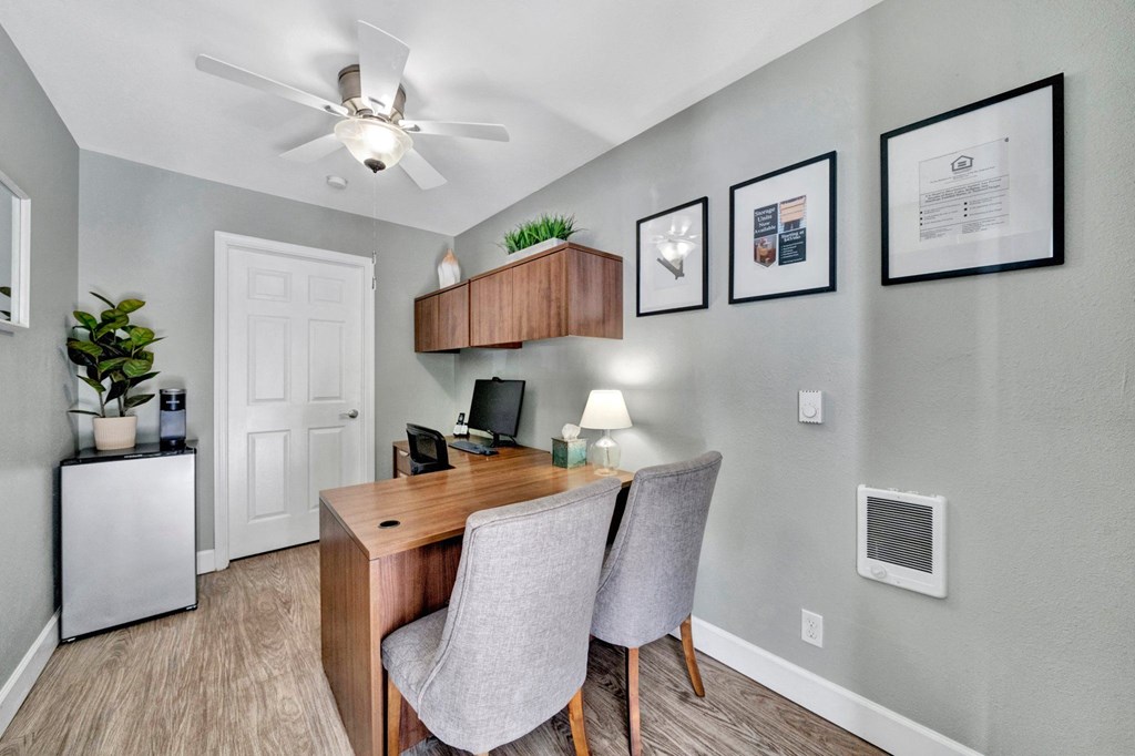 Leasing Office Sunset Station Apartments Portland Oregon 