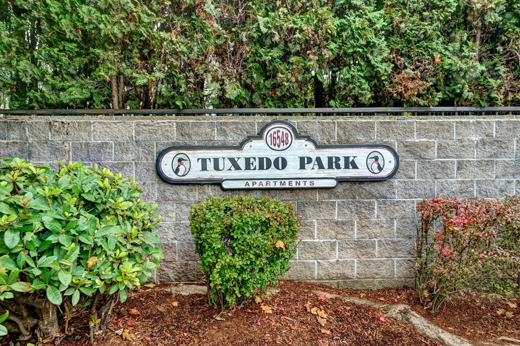 Tuxedo Park Apartments Sign