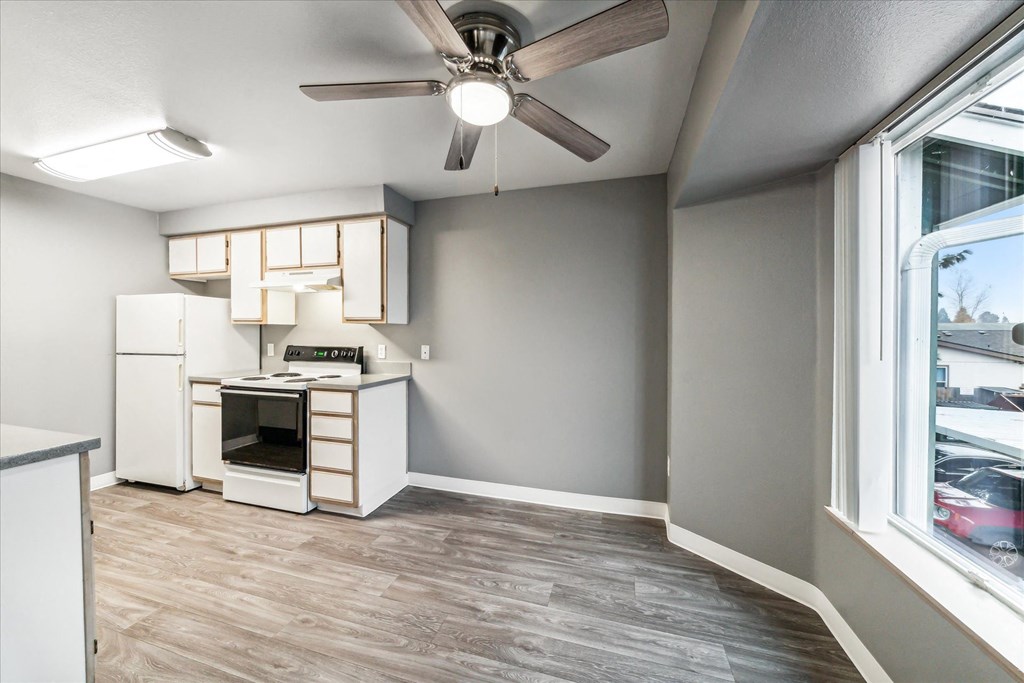 Oak Park Village Apartments Kitchen and Dinning Area