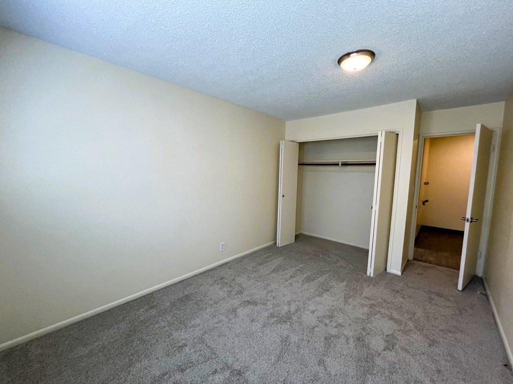 Bedroom Fairmount Apartments Salem, OR