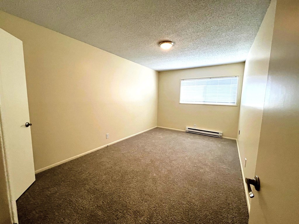 Bedroom Fairmount Apartments Salem, OR