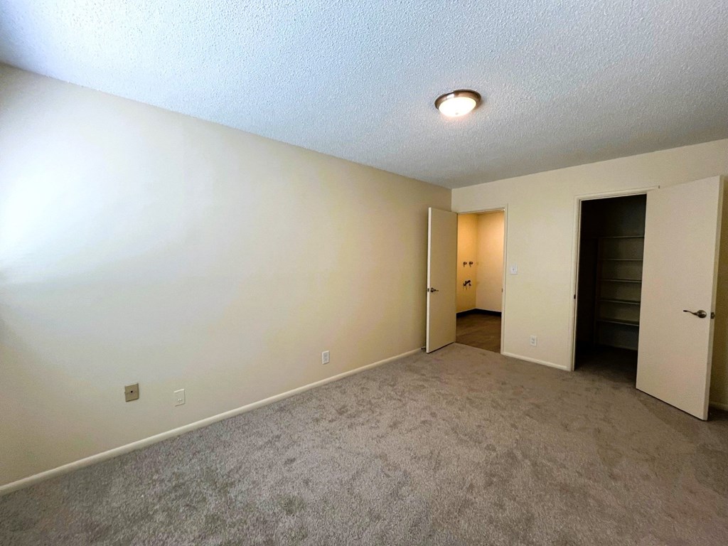 Bedroom Fairmount Apartments Salem, OR