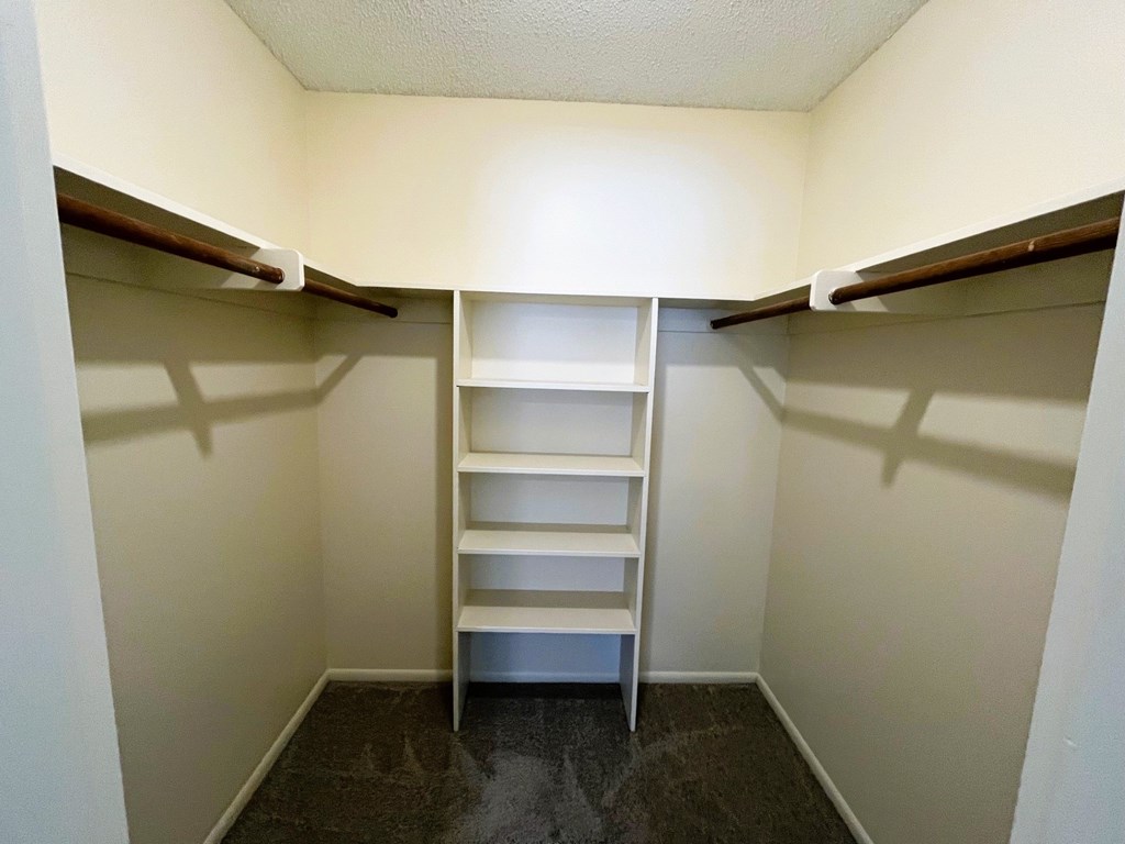 Closet Fairmount Apartments Salem, OR