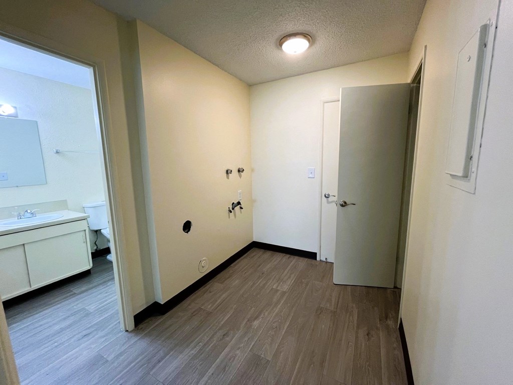 Bathroom Fairmount Apartments Salem, OR