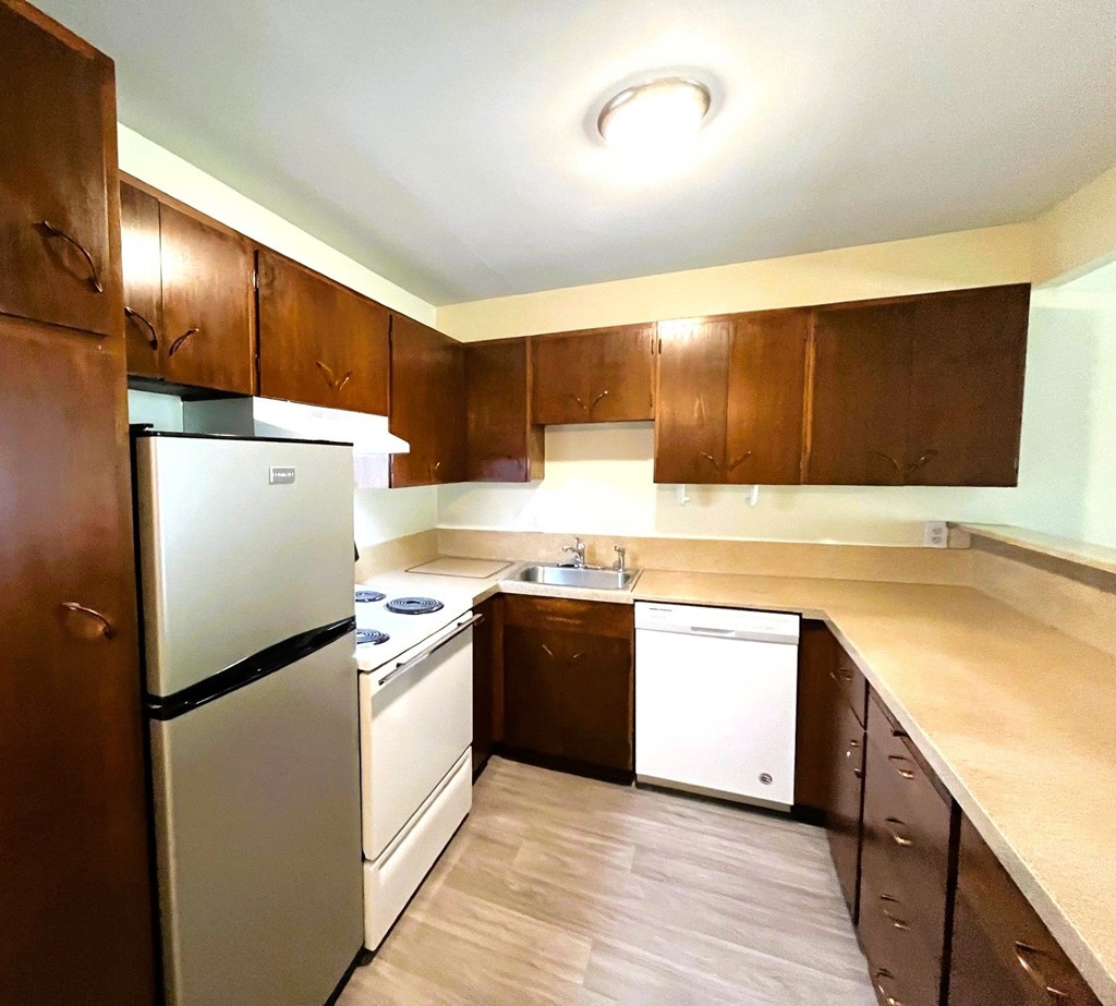 Fairmount Apartments Salem, OR spacious kitchen