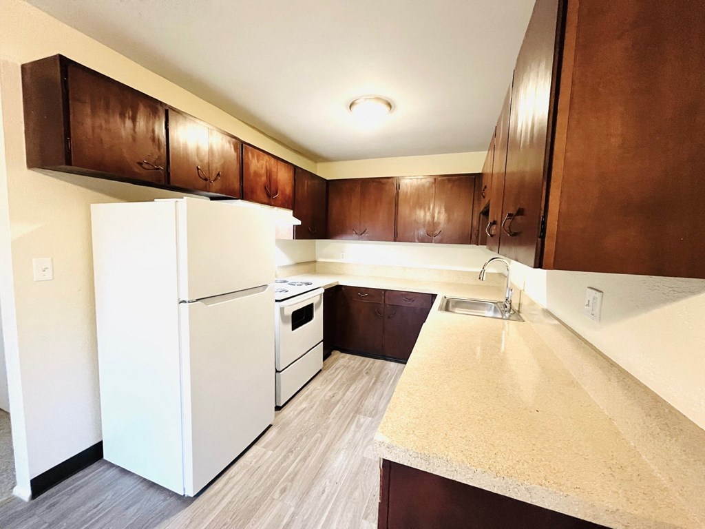 Kitchen Fairmount Apartments Salem, OR